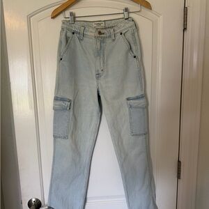 Abercrombie & Fitch The '90s Straight Ultra High Rise Light Wash Cargo Jeans